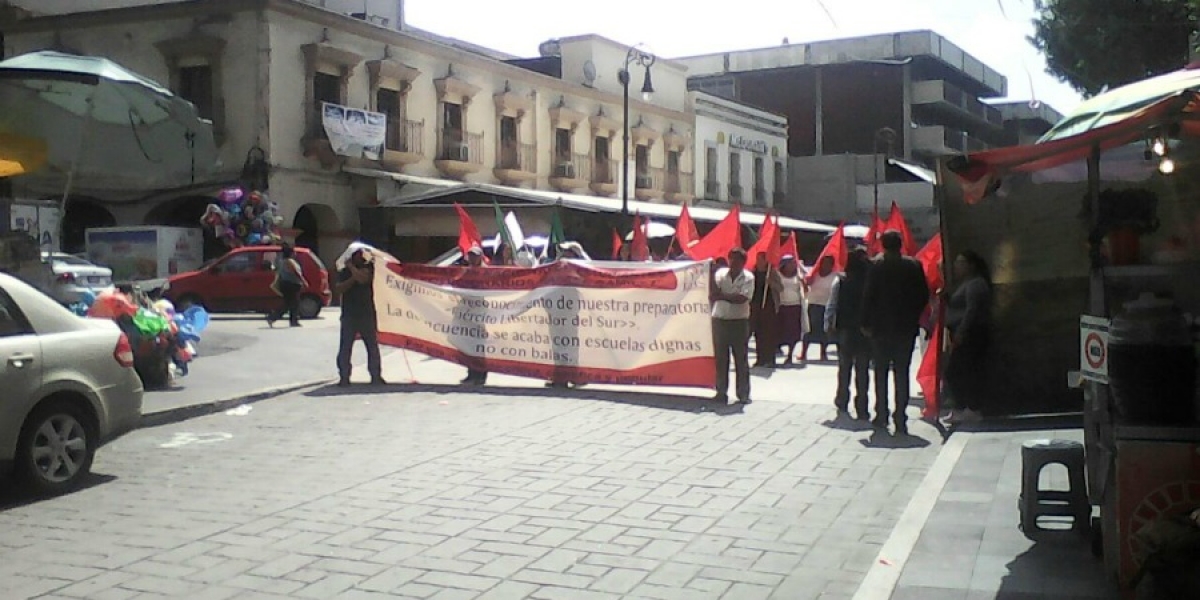 Continúan protestas de Antorcha Campesina en el centro de Cuernavaca