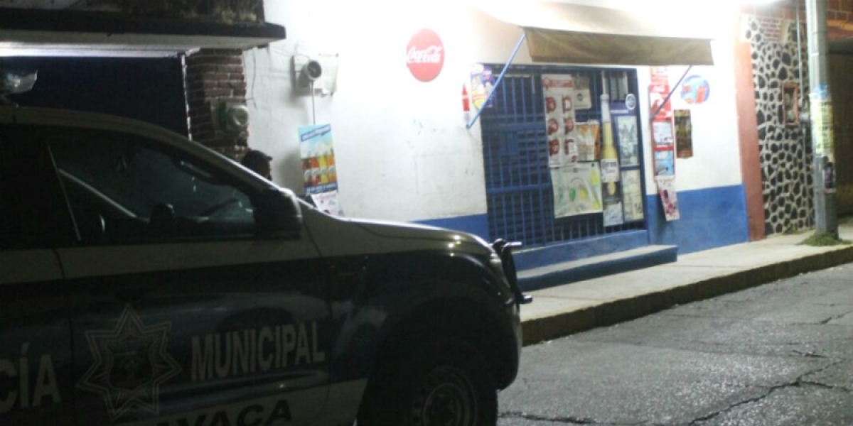 Balean a un hombre en una tienda de abarrotes, en Cuernavaca