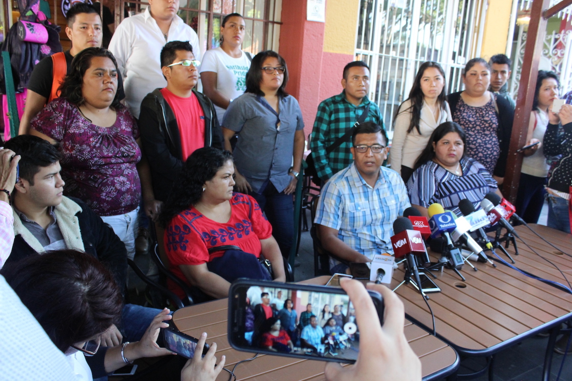 Perredistas exigen la renuncia de Matías Quiroz