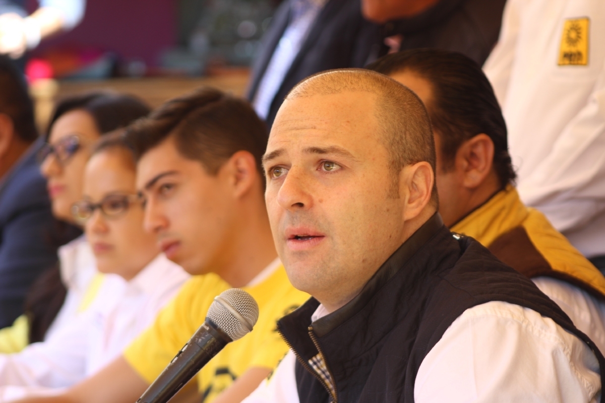 Mínima, la salida de militantes del PRD: Gayosso