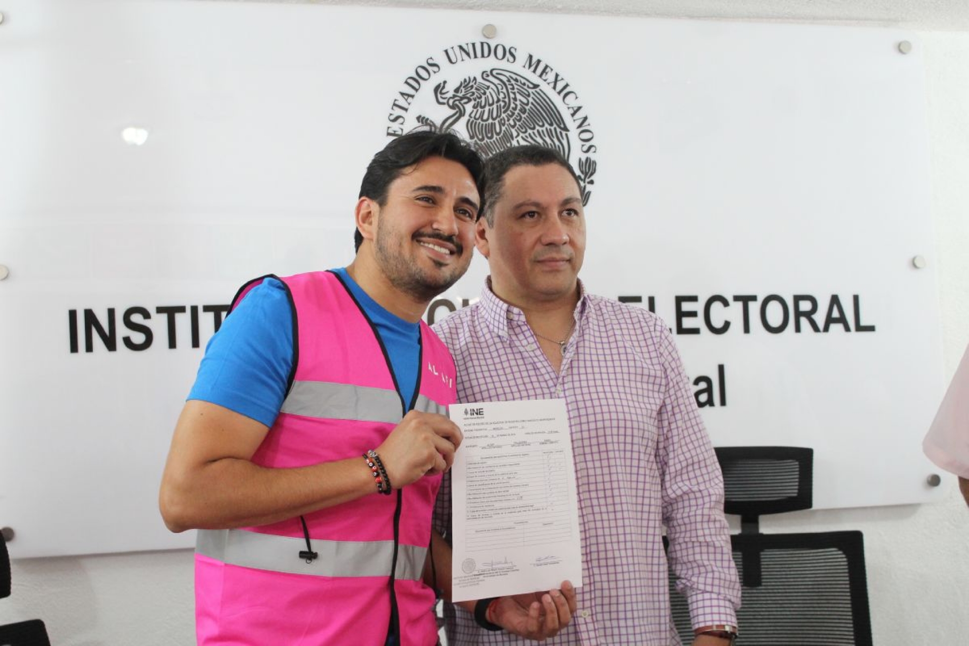 Presenta solicitud de registro candidato independiente a diputación federal