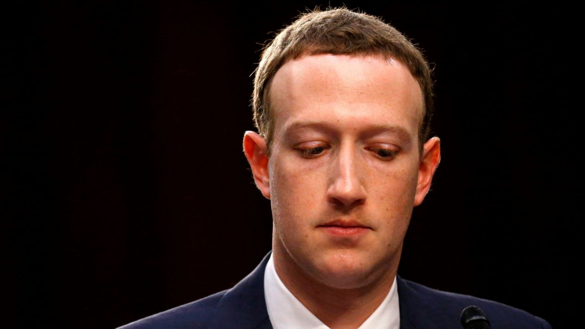 Inversores de Facebook piden la 'cabeza' de Zuckerberg tras caída histórica