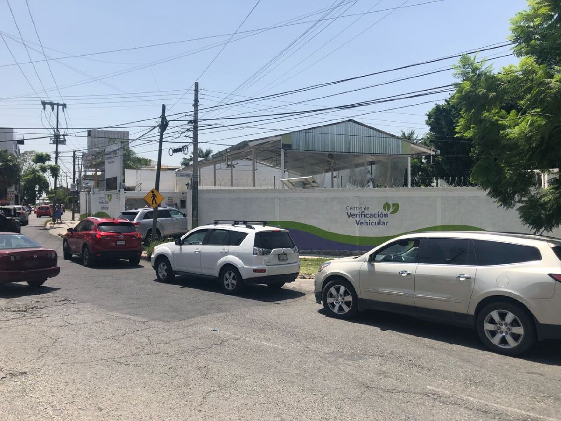 Otra vez, verificentro ilegal en la avenida San Diego provoca caos
