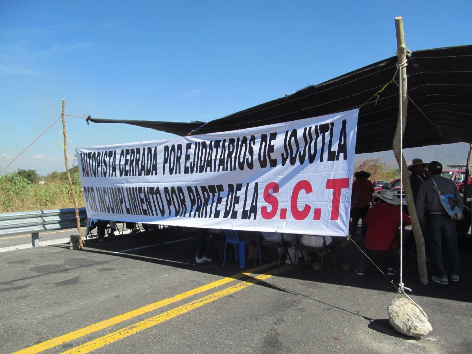 Ejidatarios vuelen a tomar la autopista S XXI