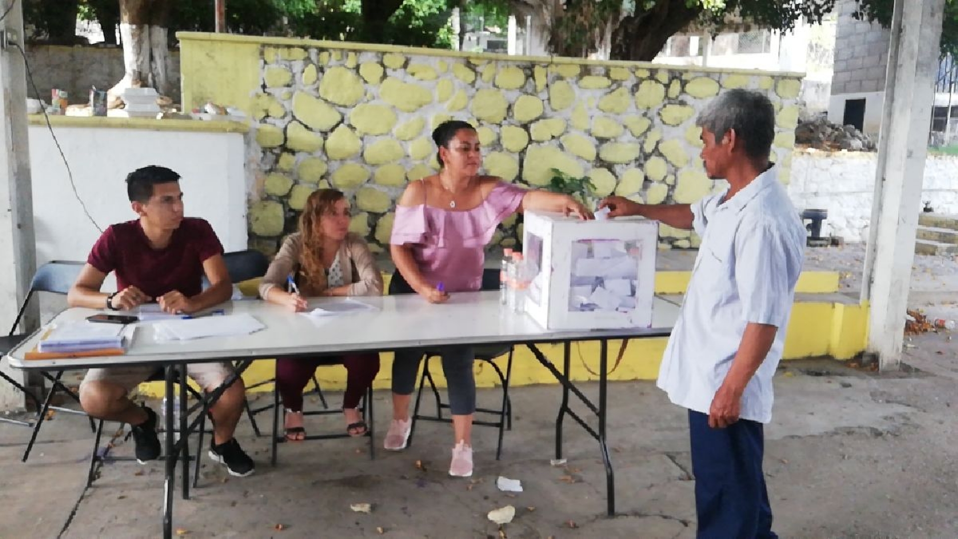 En calma, realizan elección de ayudantes municipales en el poniente