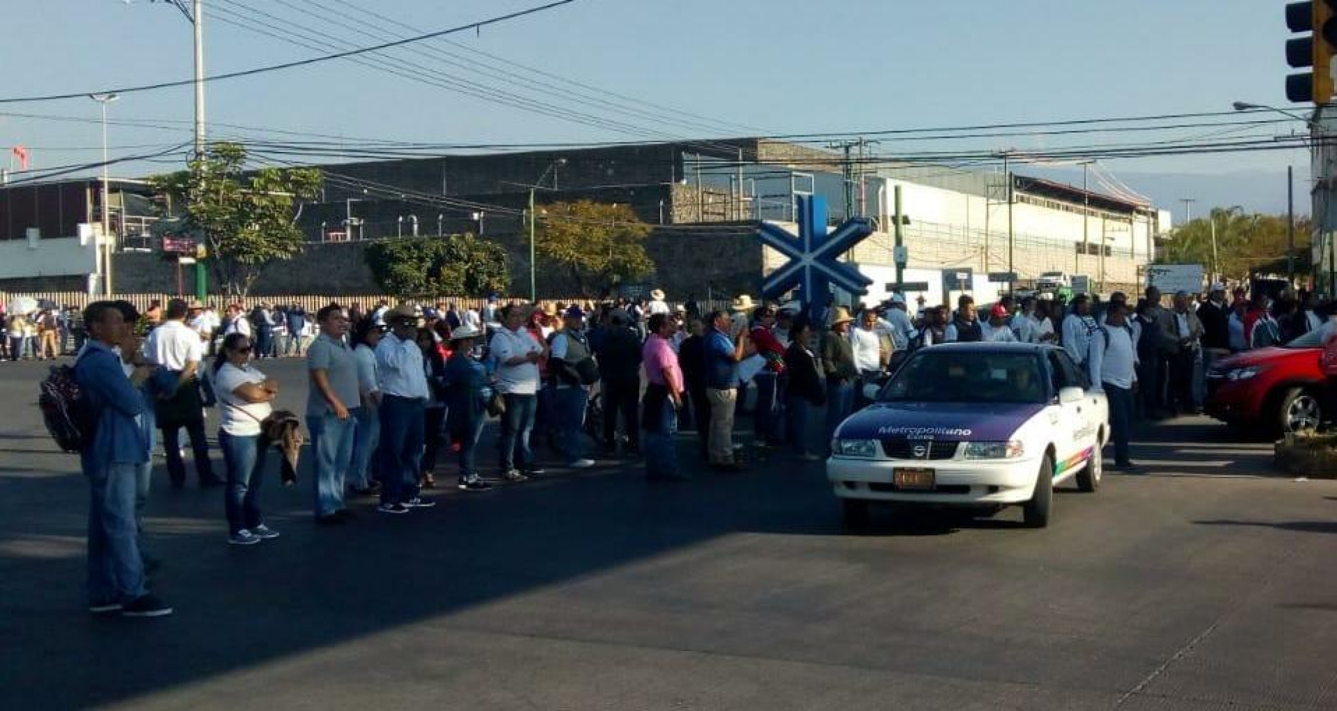 Reanudan bloqueo trabajadores sindicalizados de Jiutepec