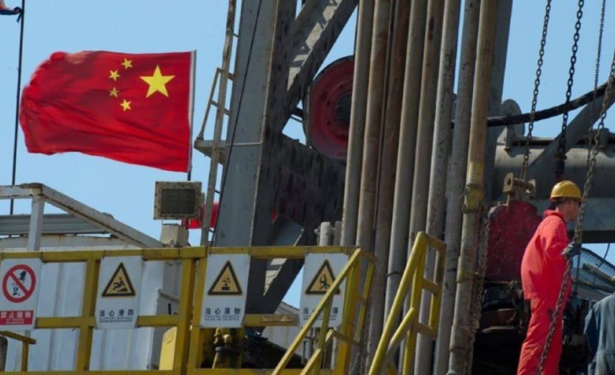 Importaciones petroleras de China bajan 15% anual
