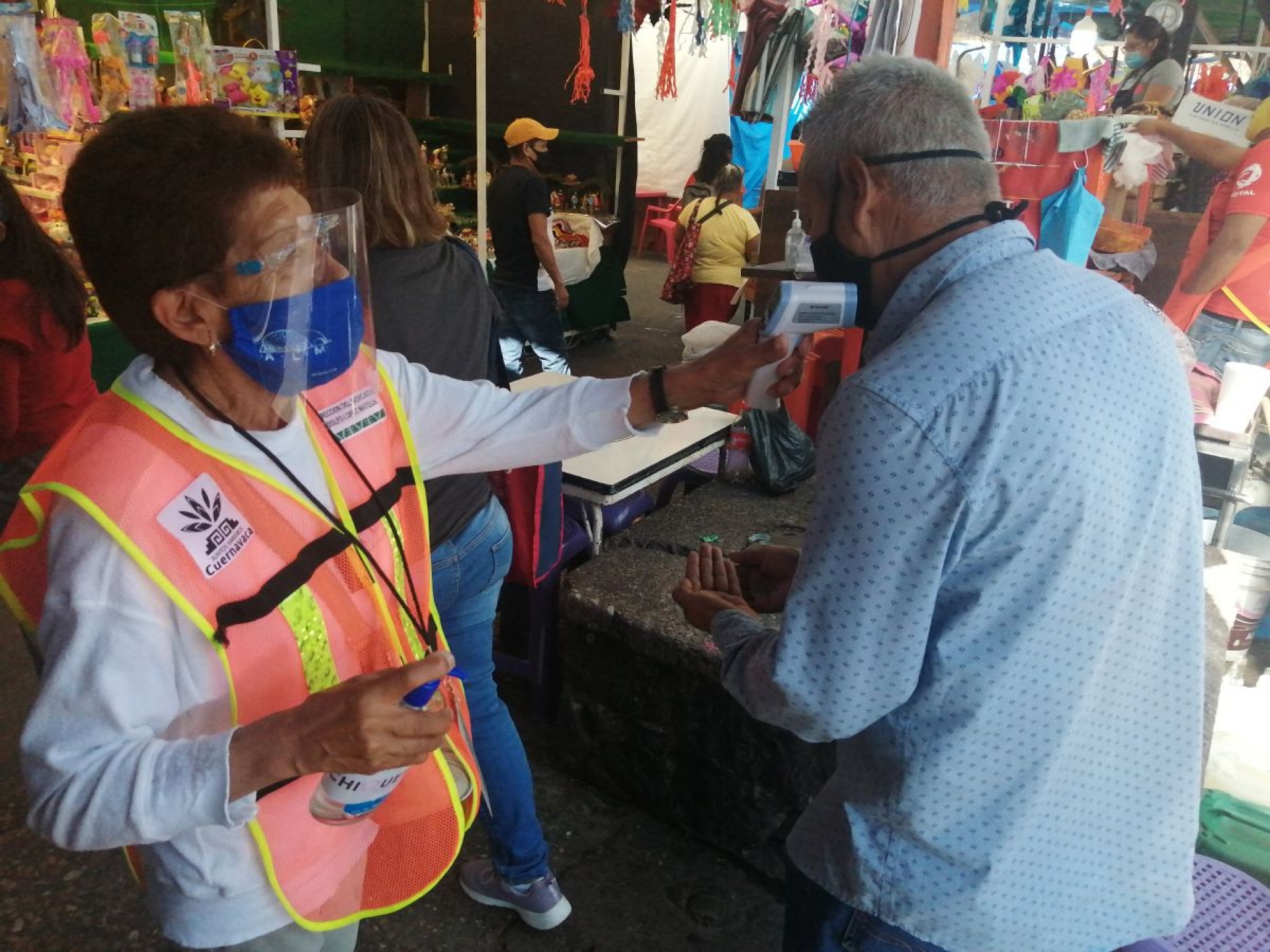 Buscan evitar aglomeraciones en plazas Lido y Degollado