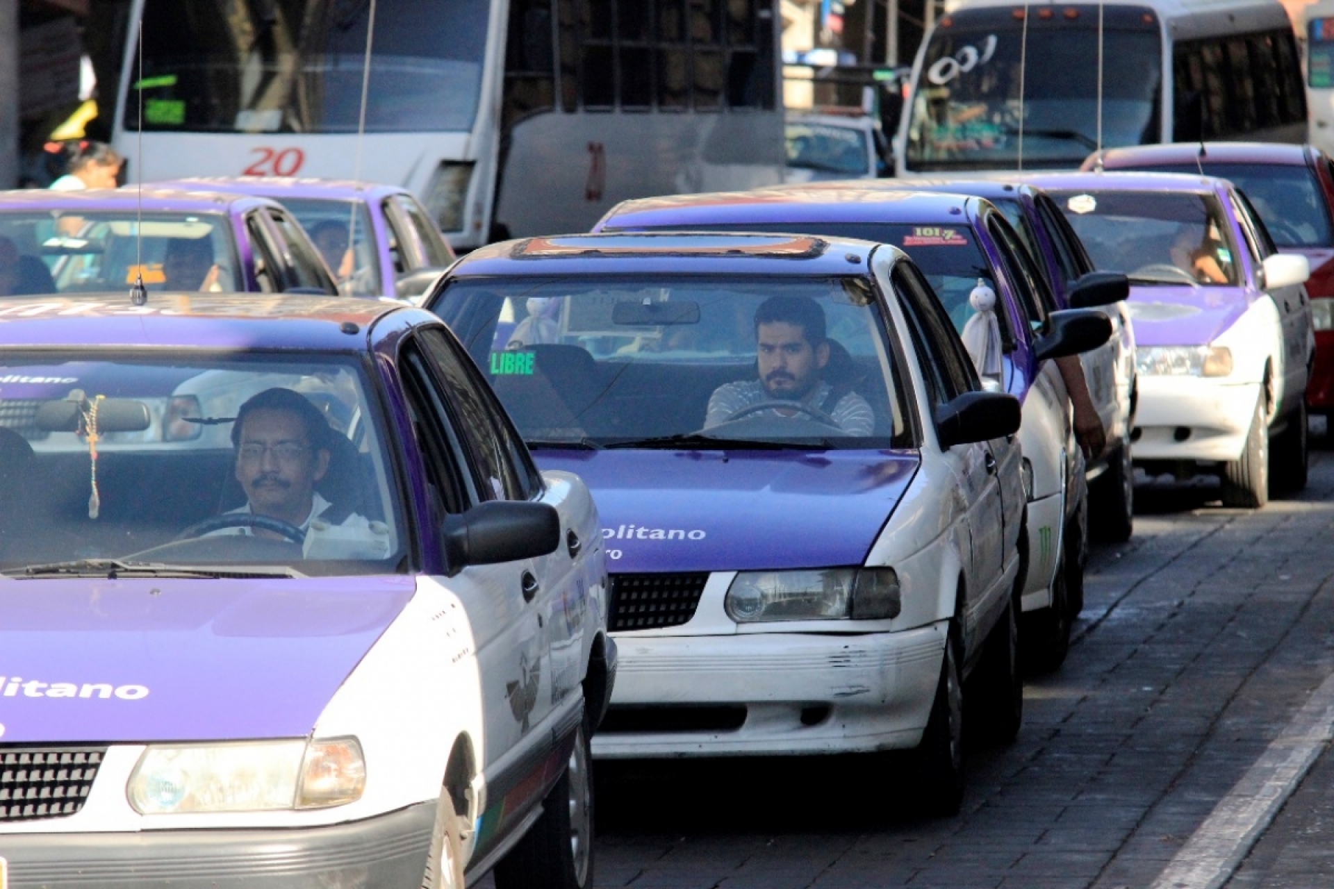 Reafirma SMyT que se entregarán concesiones a taxistas