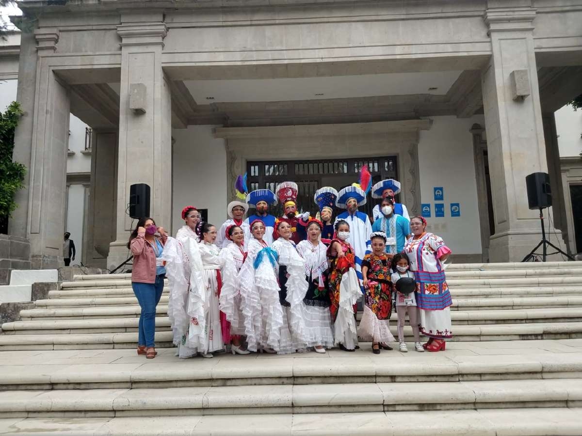 Grupo de danza de Jojutla se presenta en Los Pinos