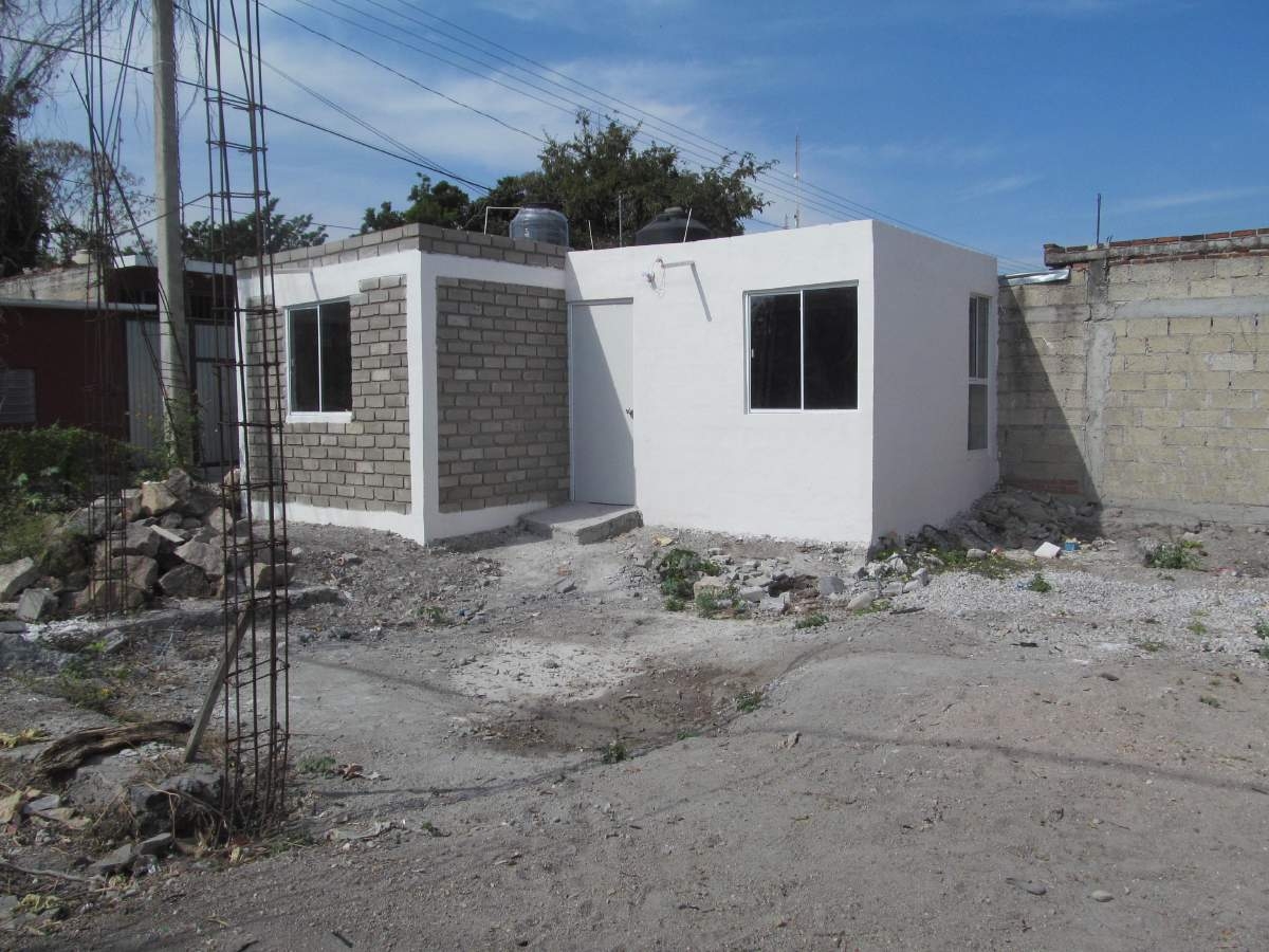 Terminan dos viviendas de un programa de interés social apoyado por una Fundación en Tlaquiltenango