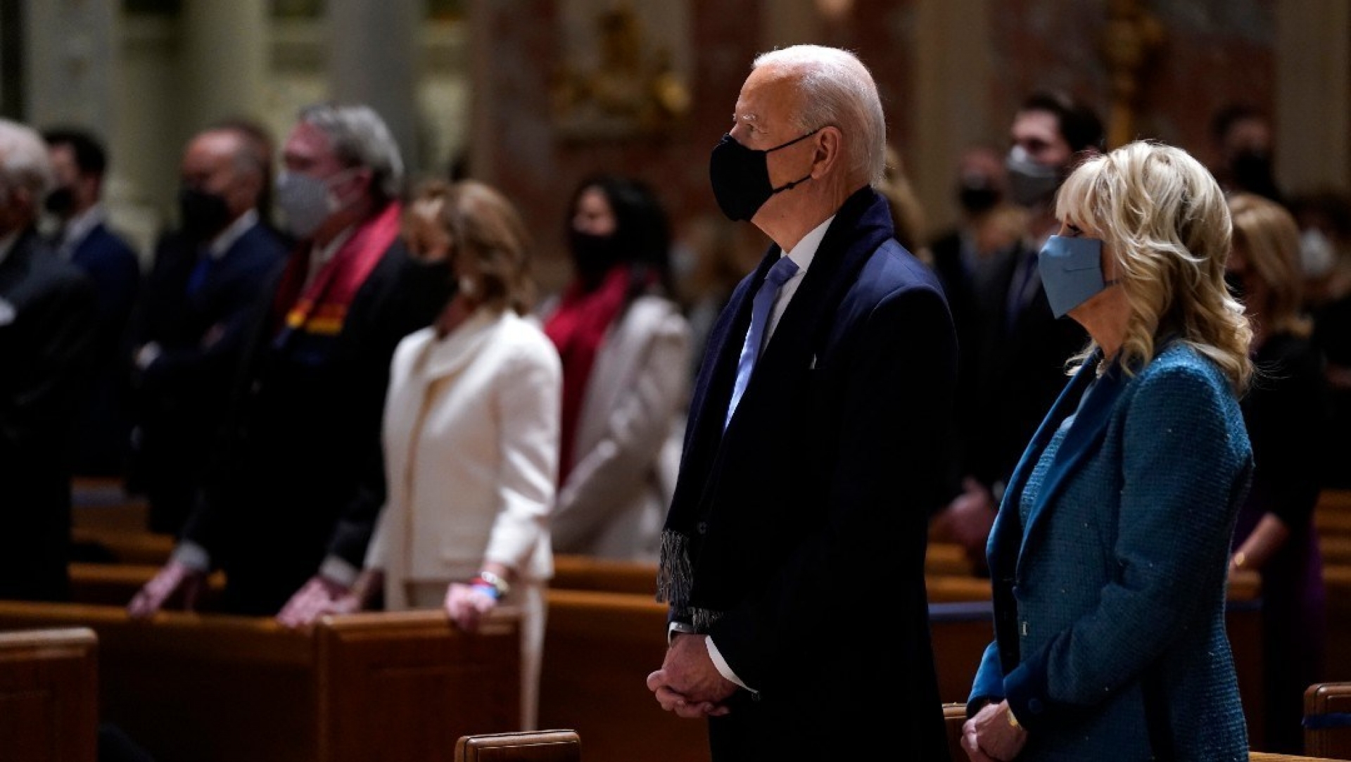 Biden asiste a misa con líderes republicanos y demócratas del Congreso