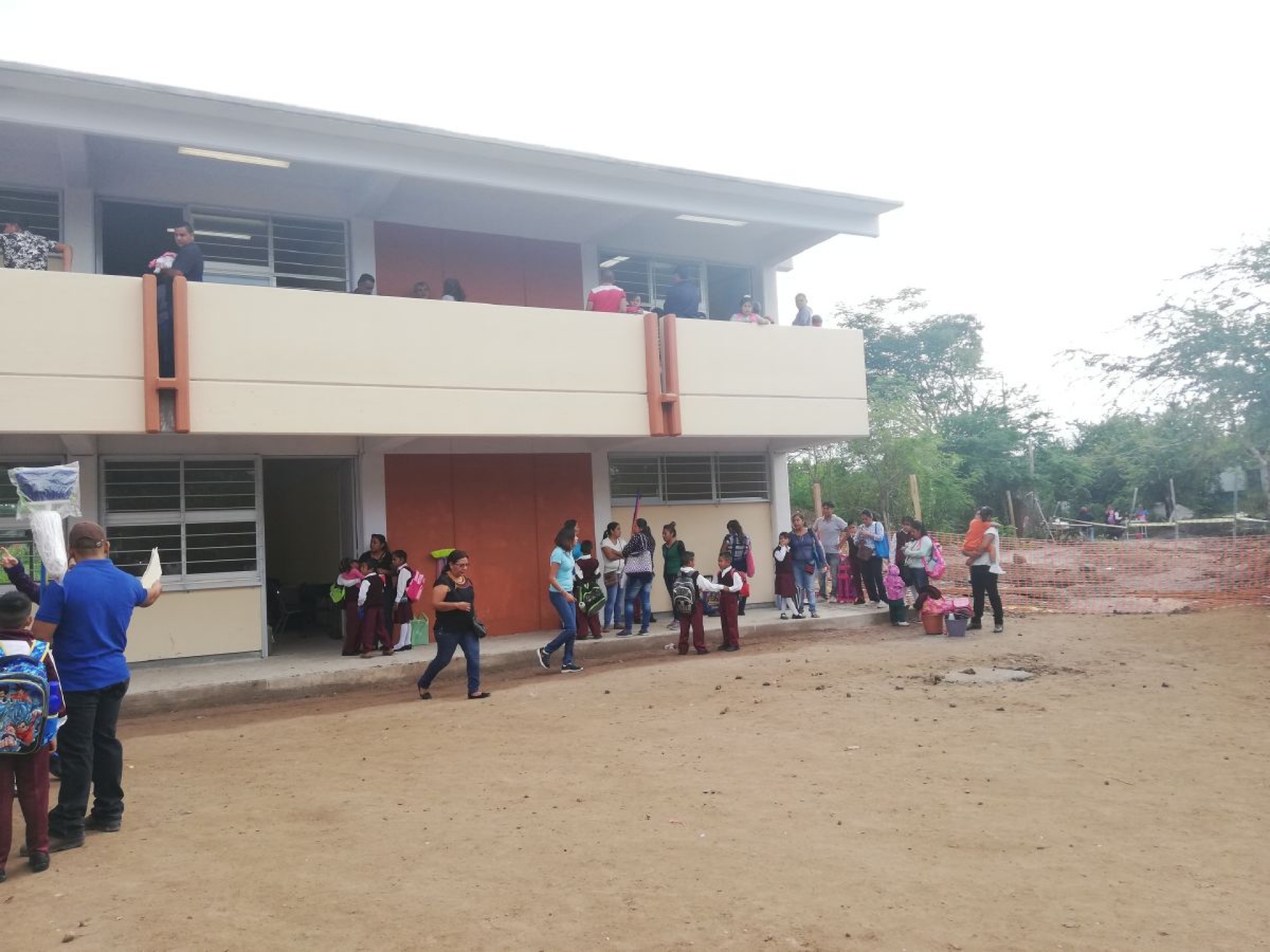 Frustrado inicio de clases en la Primaria “Emiliano Zapata” de Xoxocotla