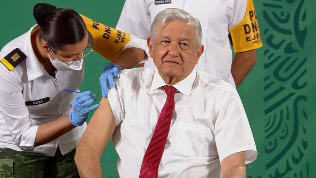 AMLO recibe segunda dosis de vacuna COVID-19 de AstraZeneca