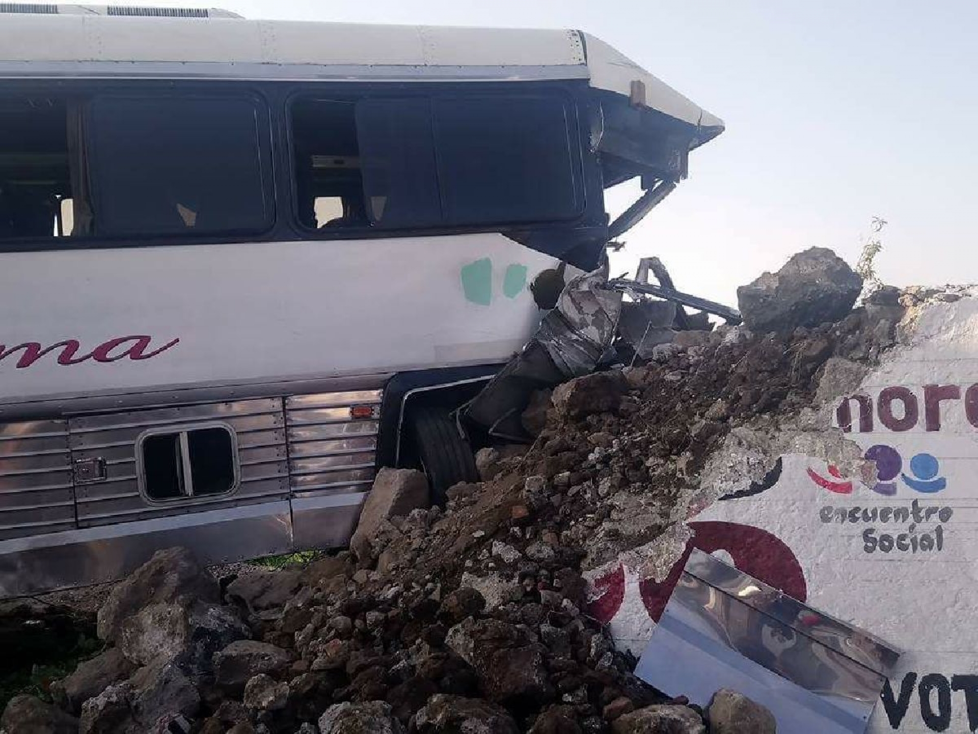 33 lesionados, saldo del choque de un autobús en Huitzilac