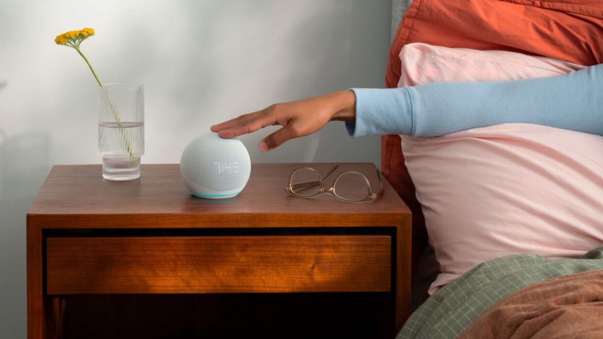 Amazon podría cobrar suscripción mensual por una versión de Alexa con IA