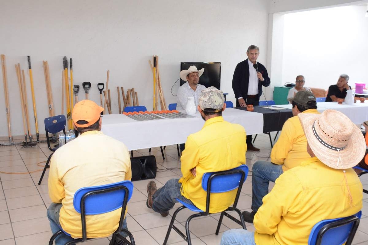 Entrega Urióstegui herramientas a bienes comunales de los poblados de Chamilpa y Ahuatepec