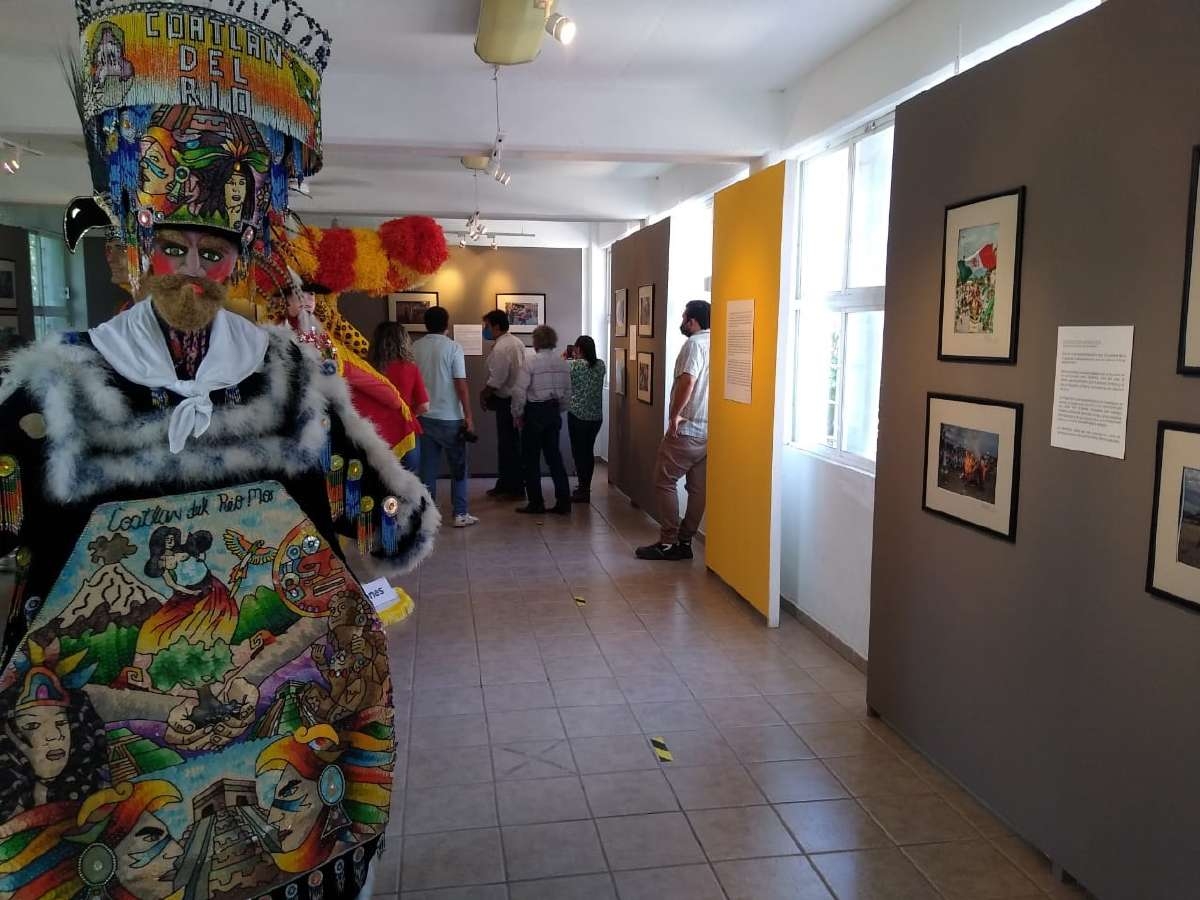 Inauguran exposición fotográfica de tradiciones morelenses en Coatlán