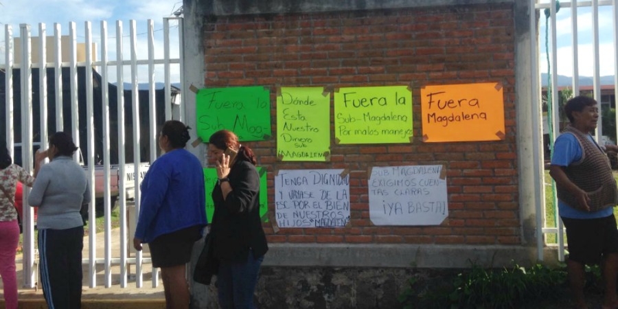 Exigen padres de familia renuncia de subdirectora en escuela de Yautepec