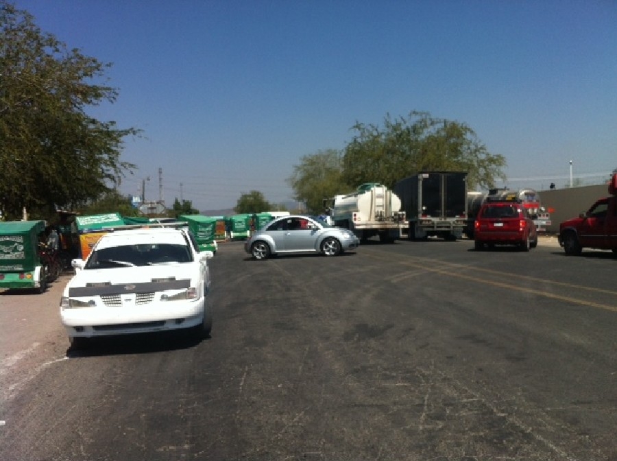 Moto taxistas cierran la carretera local Alpuyeca- Jojutla