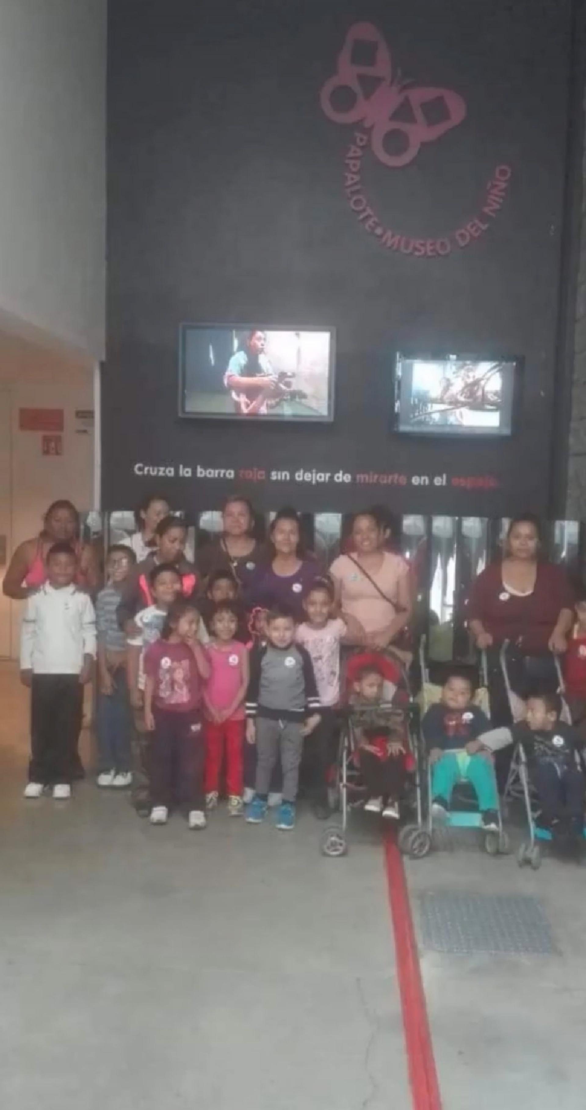 Lleva Édgar Muñoz Sanabria a niños del CAM a visitar el Papalote Museo del Niño