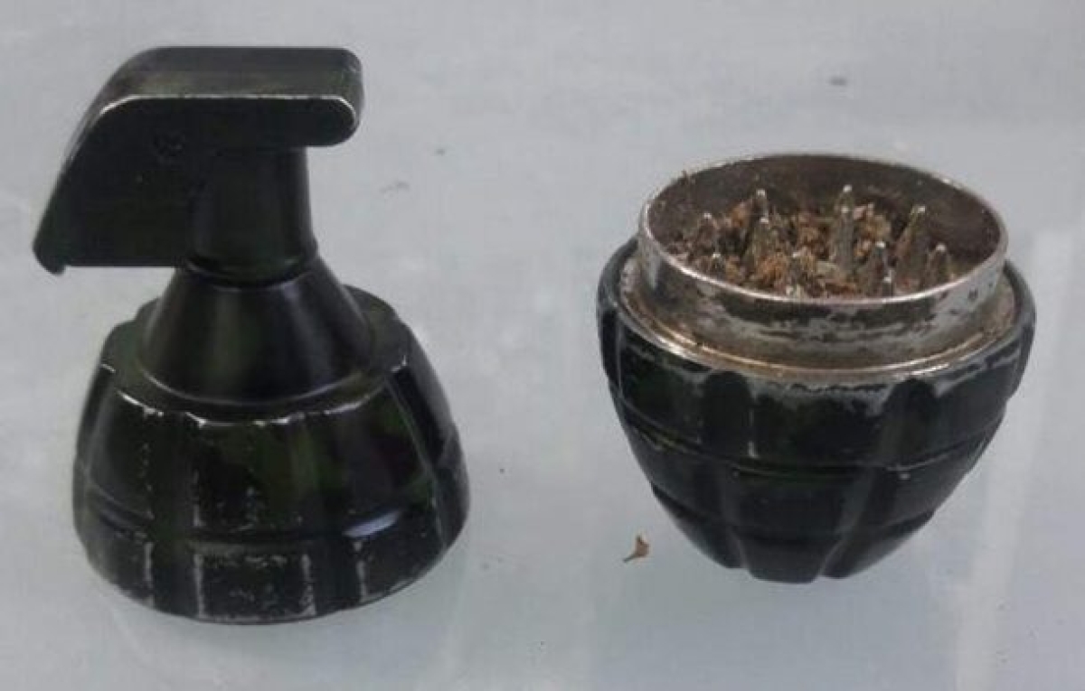 Llevaban droga y una granada