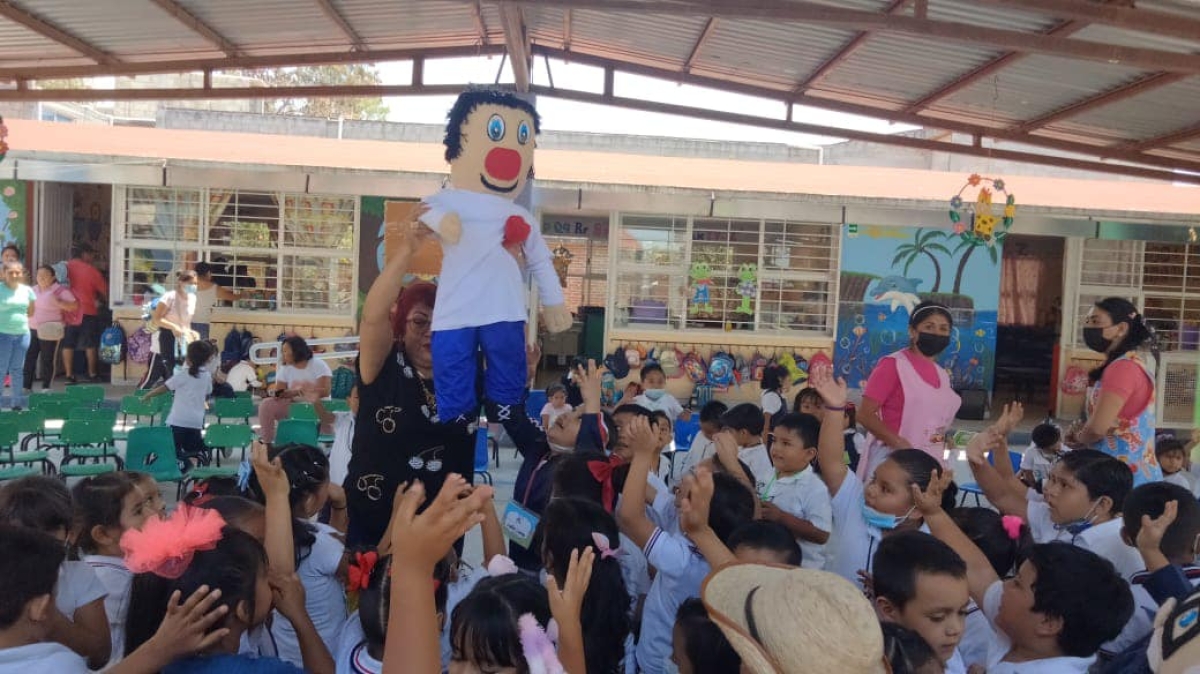 'Felipe Filipon' de visita en escuelas de Temixco