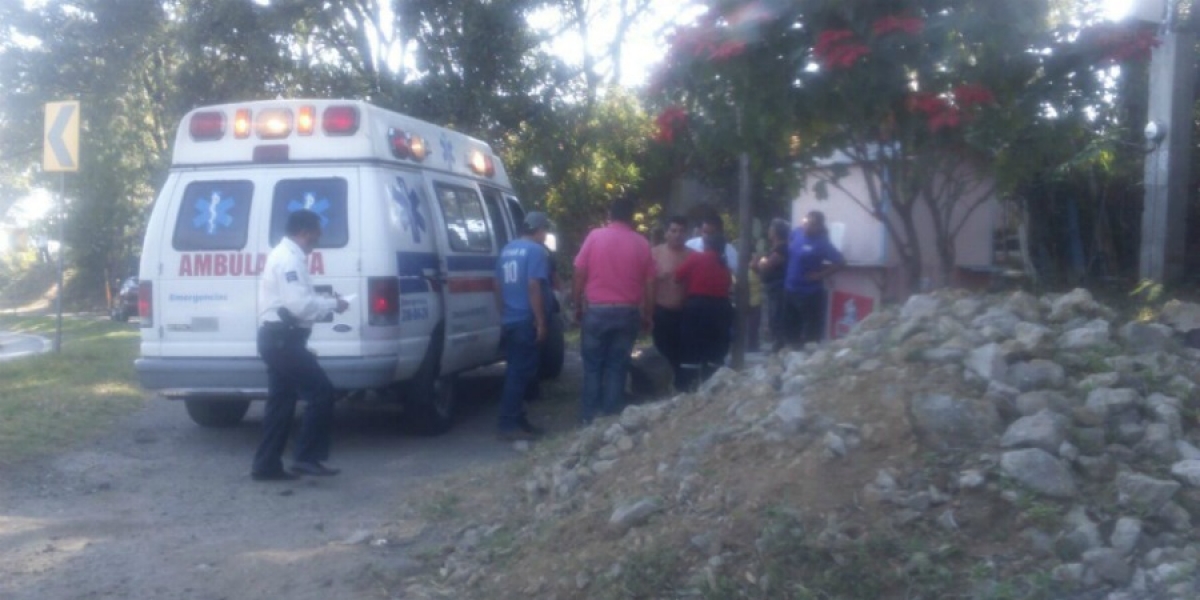 Lesionan a taxista para robarle vehículo, en Santa María Ahuacatitlán