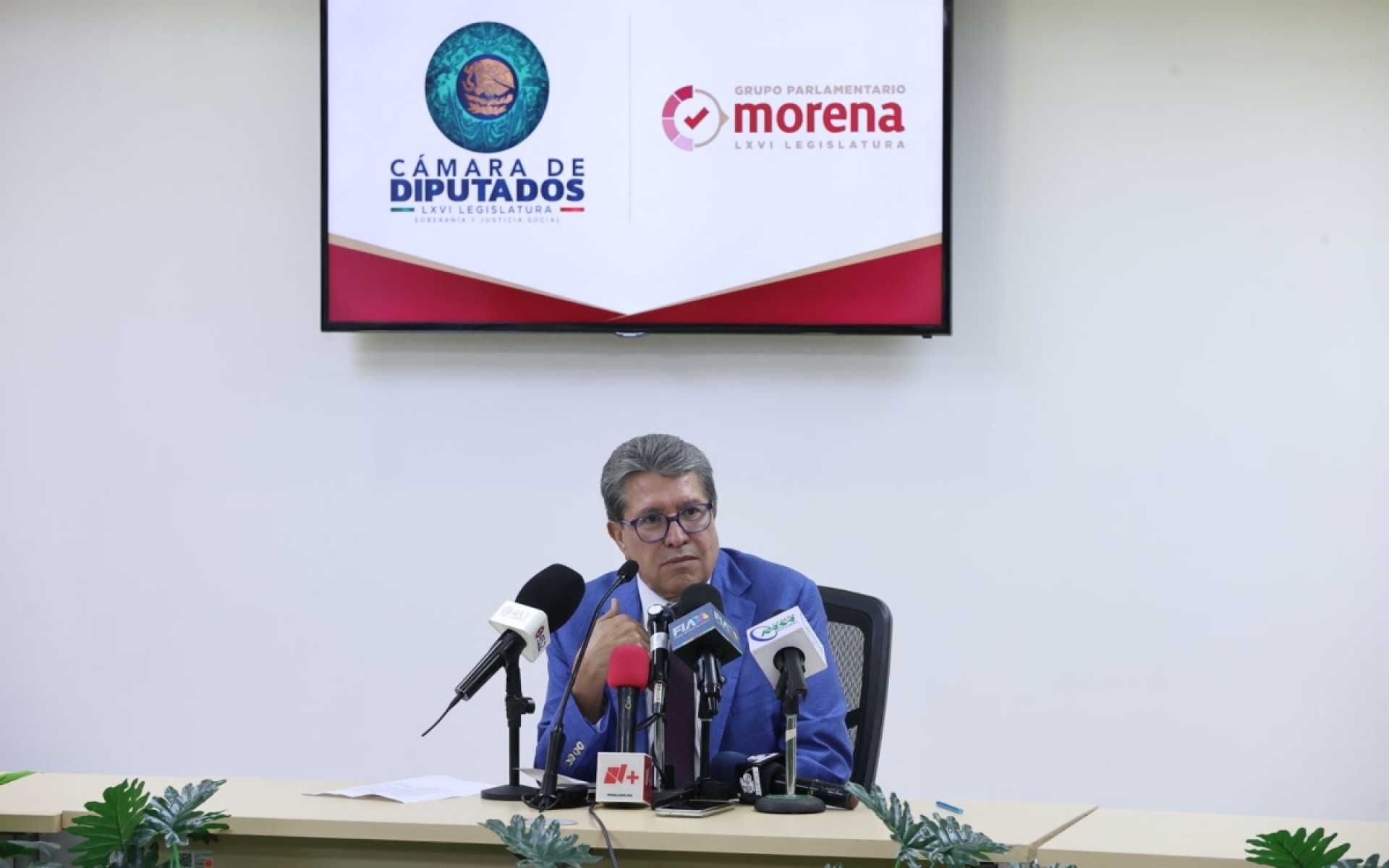 Monreal asegura que Ley de Amparo será evaluada cuidadosamente, sin 'fast track'