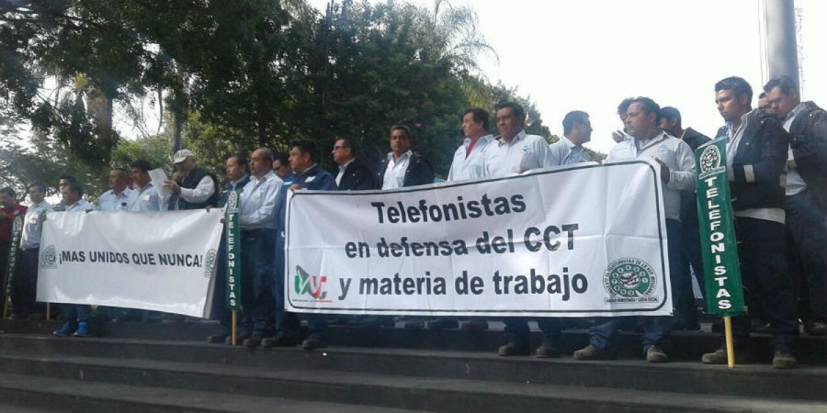 Hoy: Protestan activistas en contra de ley reglamentaria laboral que se discute en el Senado