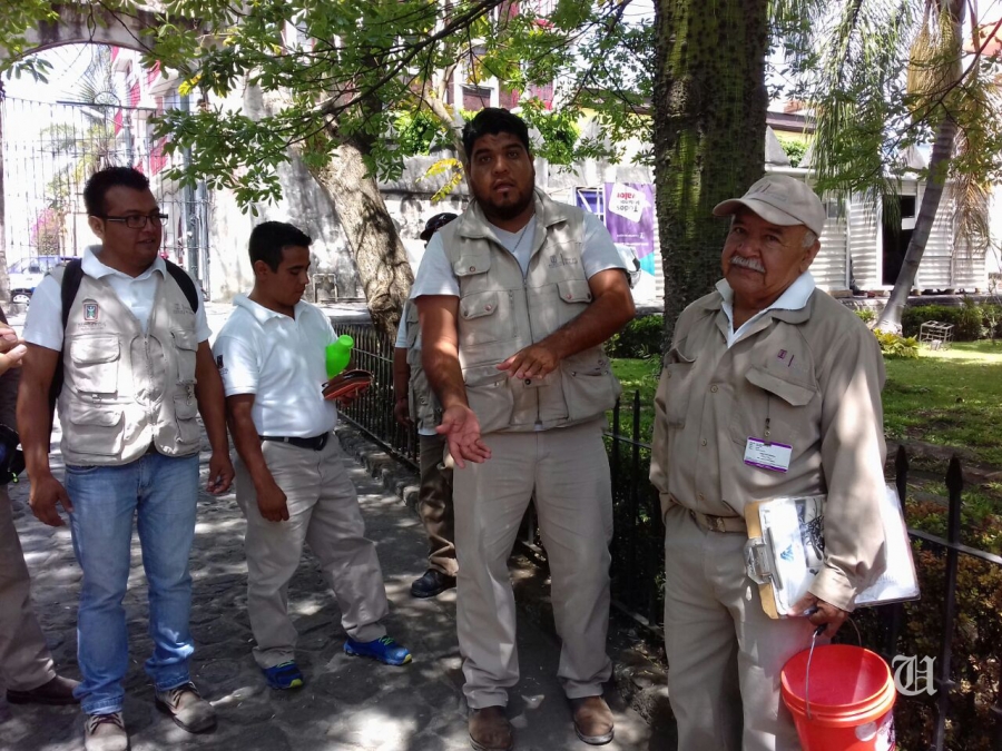 Ex empleados de los Servicios de Salud, amenazan con tomar oficinas de instituciones si no son atendidos por autoridades.