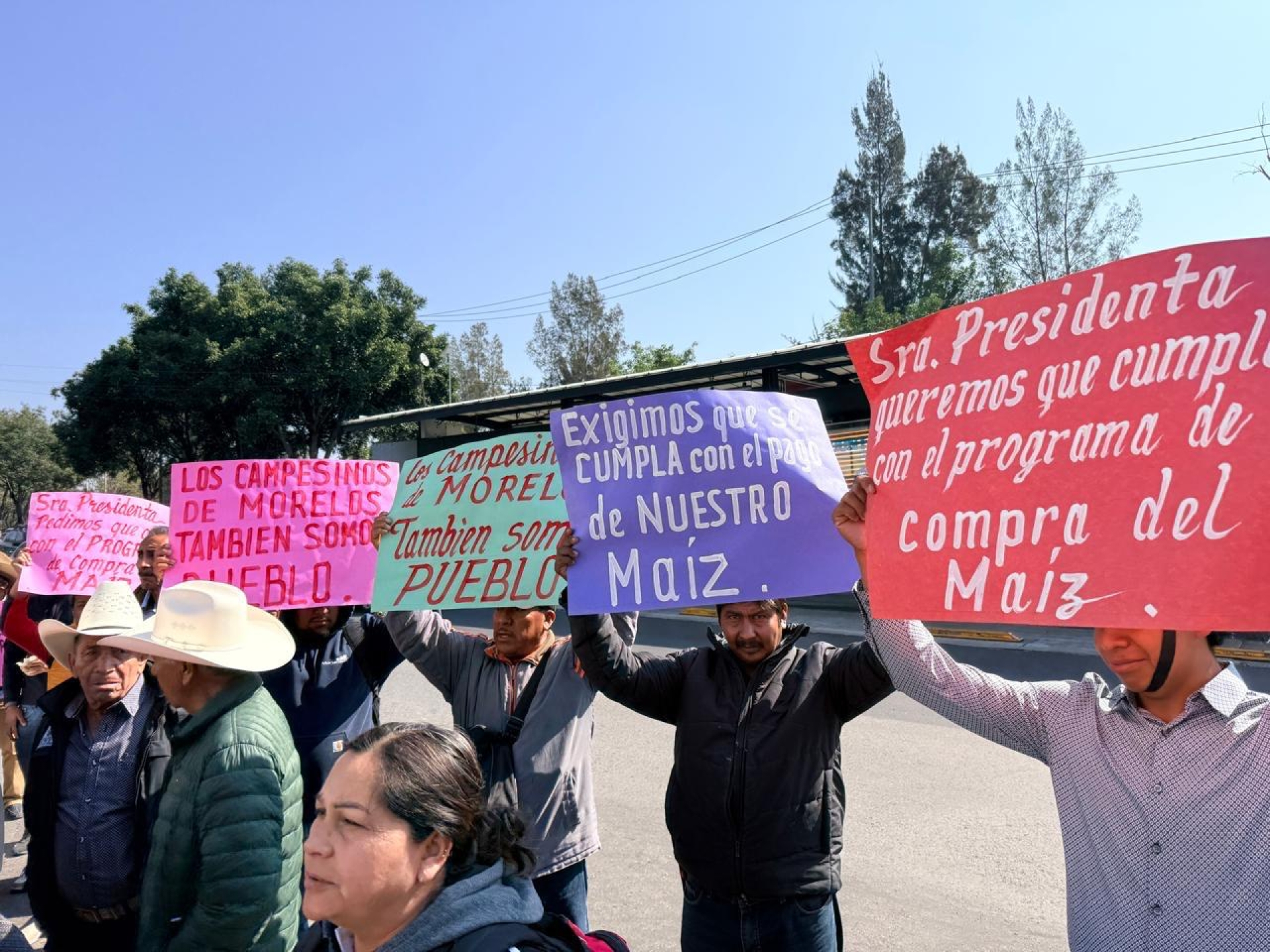 Se manifiestan campesinos de la región oriente de Morelos en instalaciones de Segalmex, en CDMX