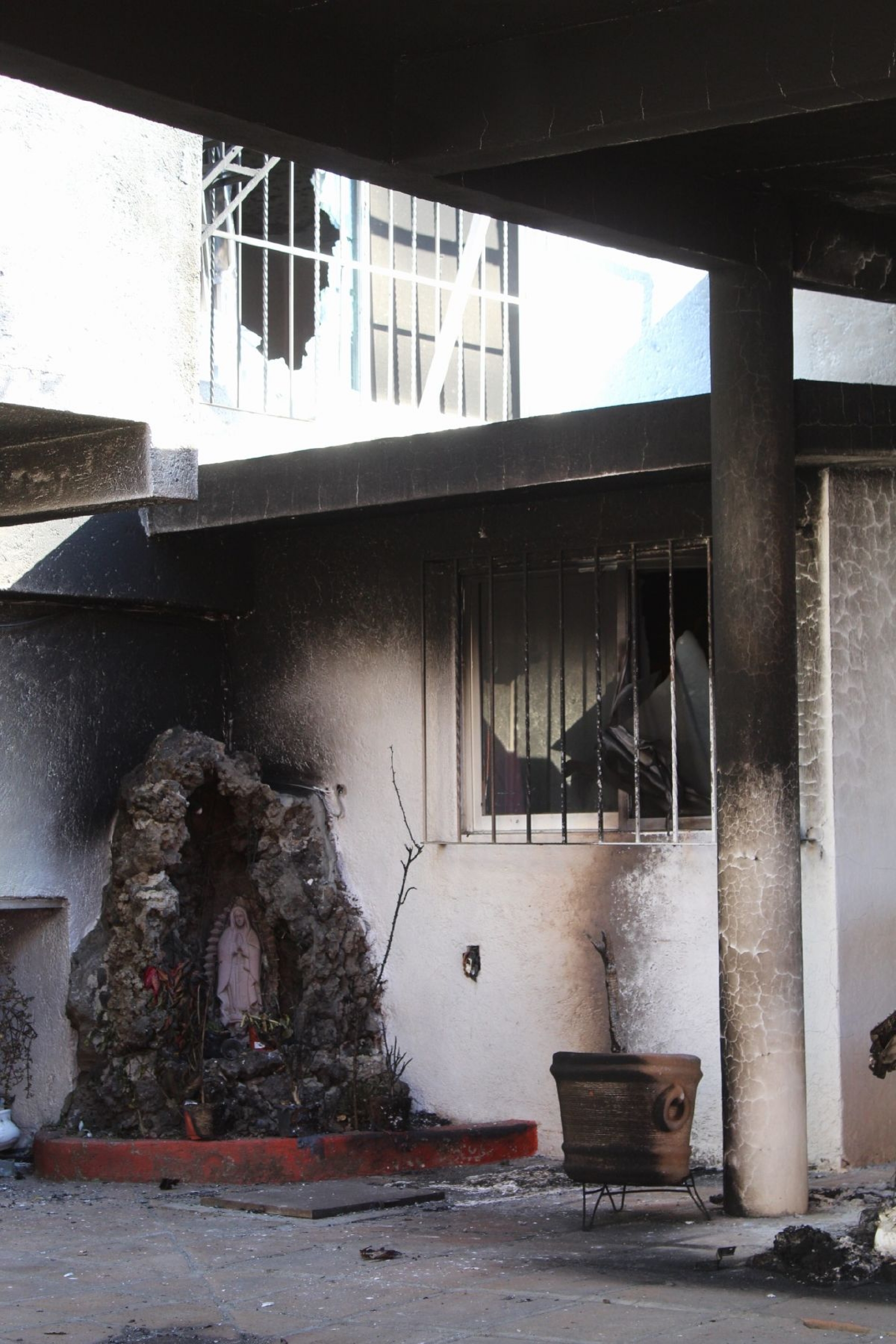 Queman dos autos en una casa de Ahuatepec