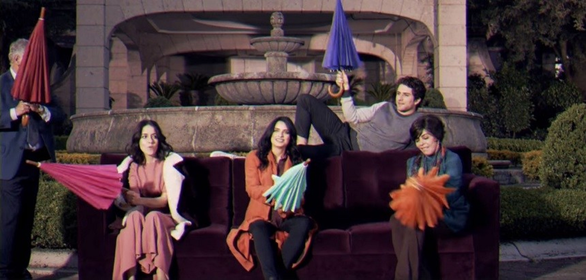 El elenco de 'La Casa de las Flores' recrea el intro de 'Friend!'