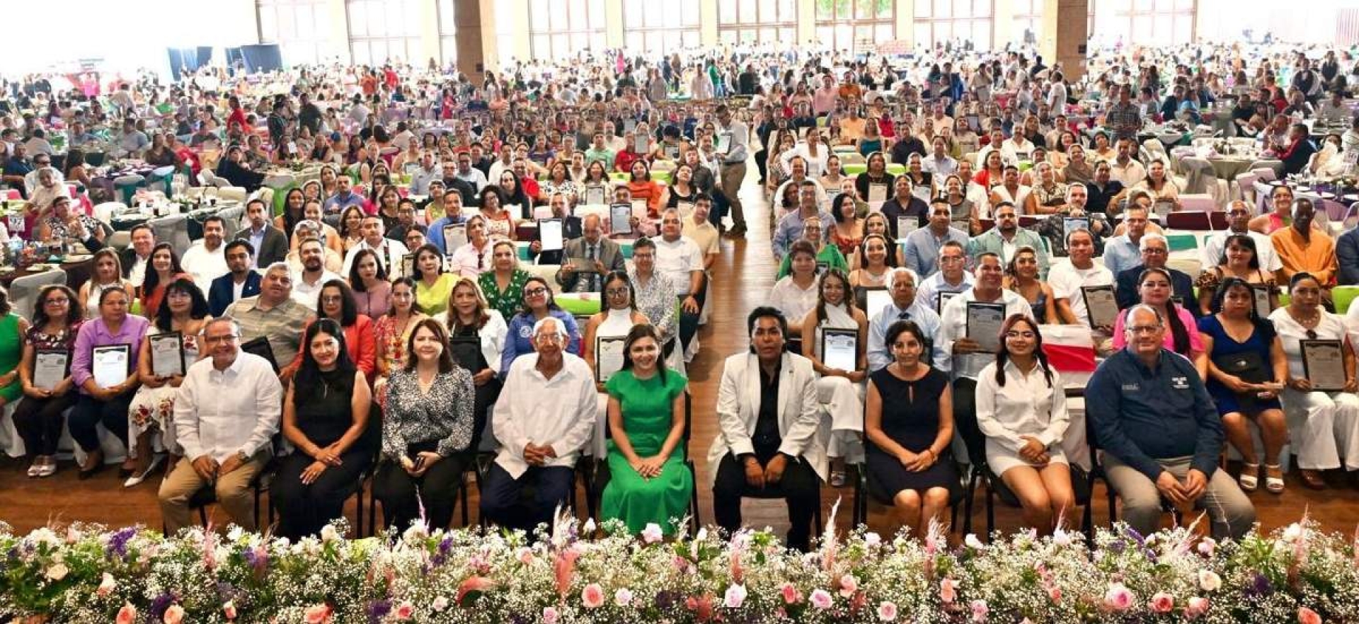 Reconocen a docentes de la UAEM