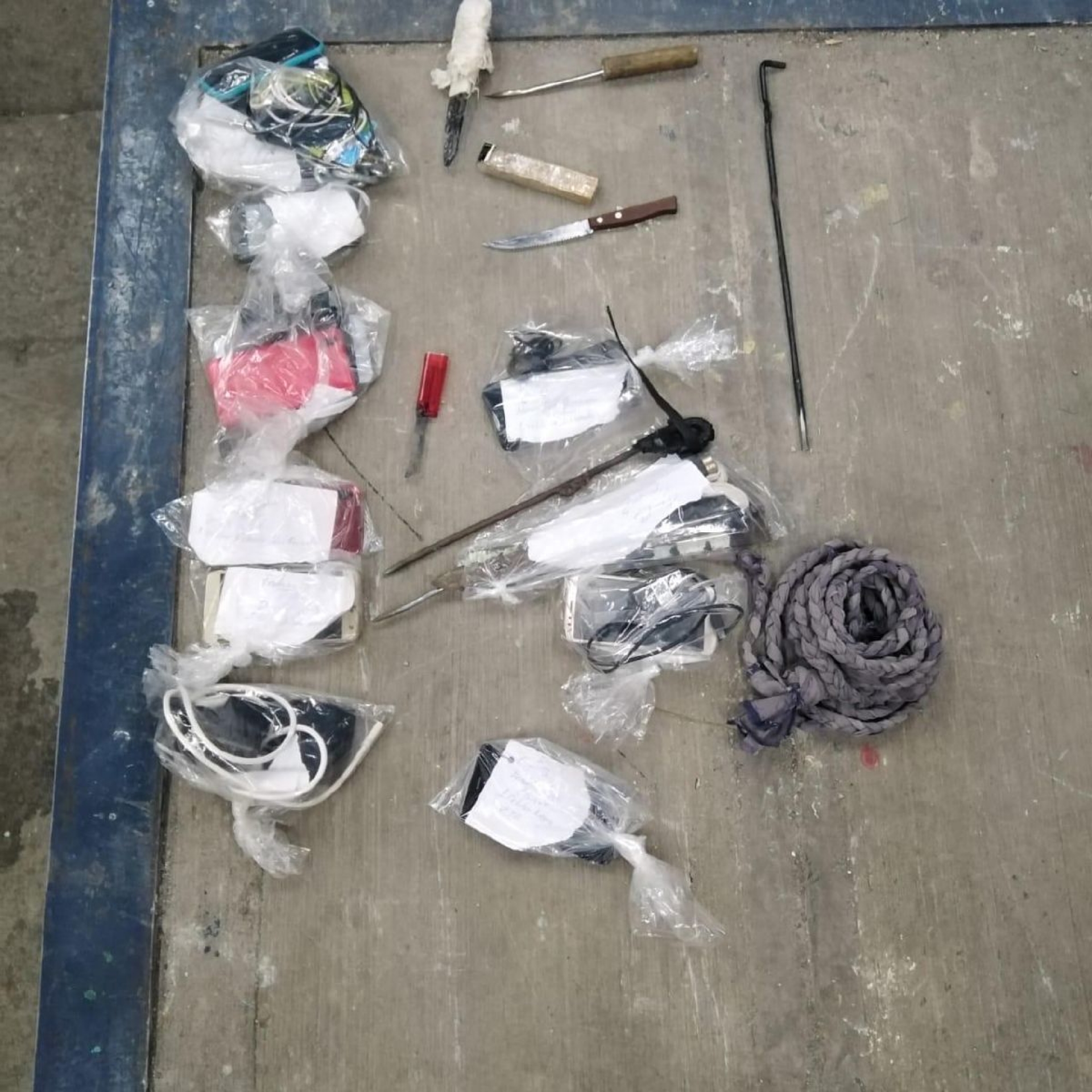 Incautan teléfonos y armas en el Cereso “Morelos”