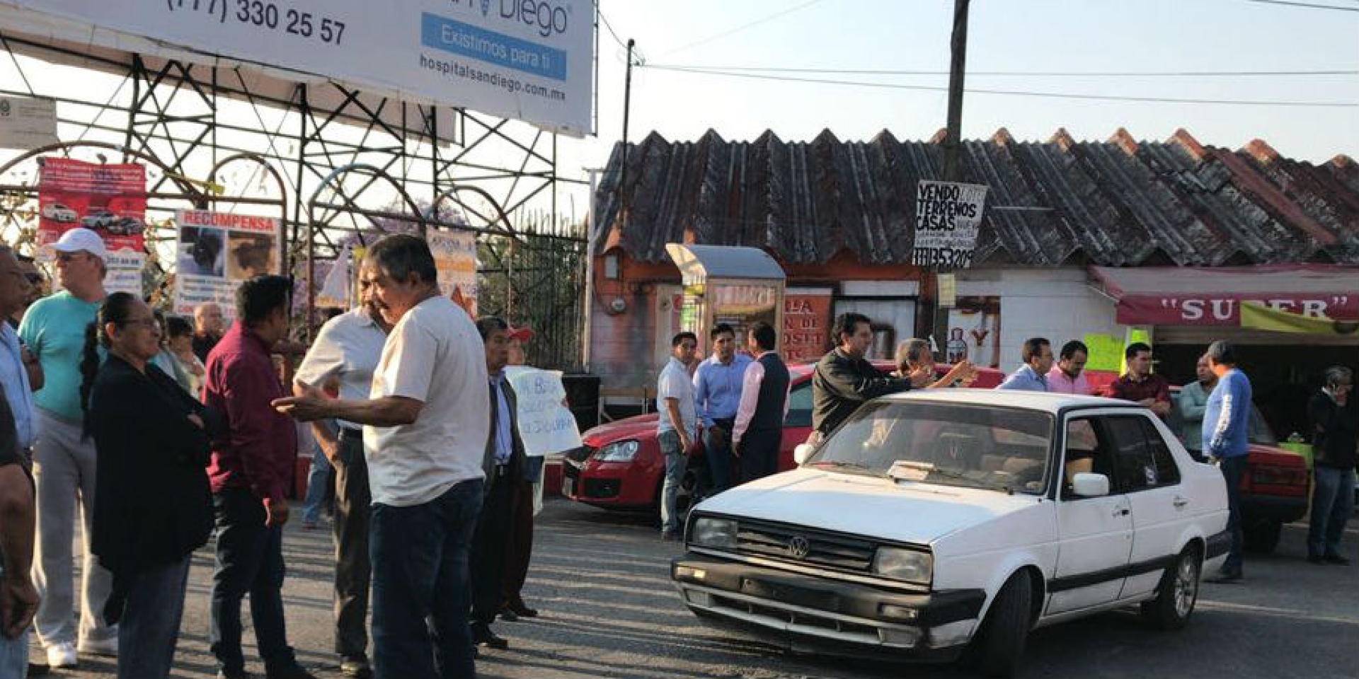Protestan vecinos de Jiquilpan; piden que SAPAC concluya obra