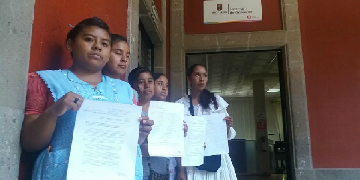Exigen mujeres artesanas respuesta a su petición de ser reubicadas