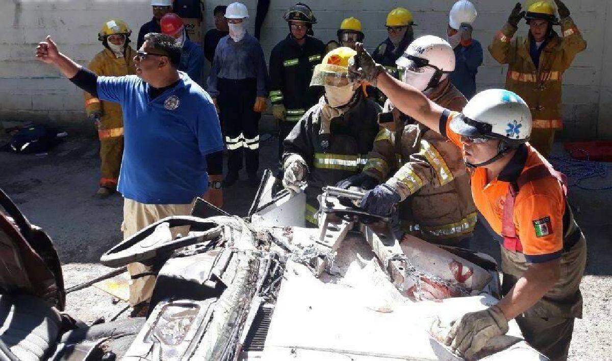 Capacitan a rescatistas del poniente en extracción de víctimas de accidentes automovilísticos