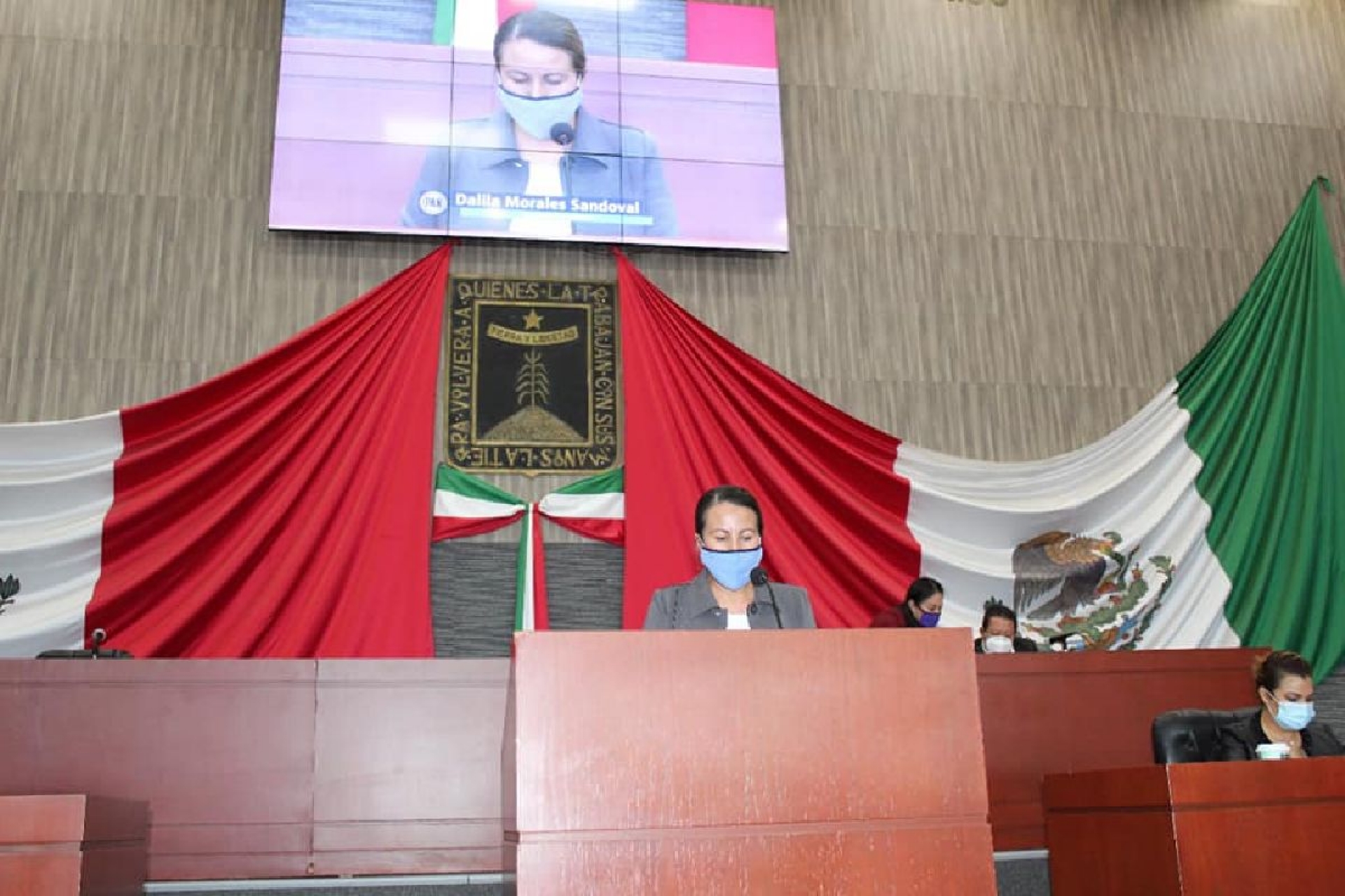 Renuncia director jurídico del Congreso