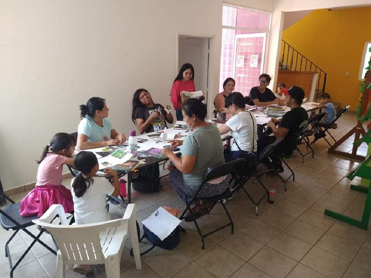 Inicia taller “Haz tu propio libro” en Coatlán del Río