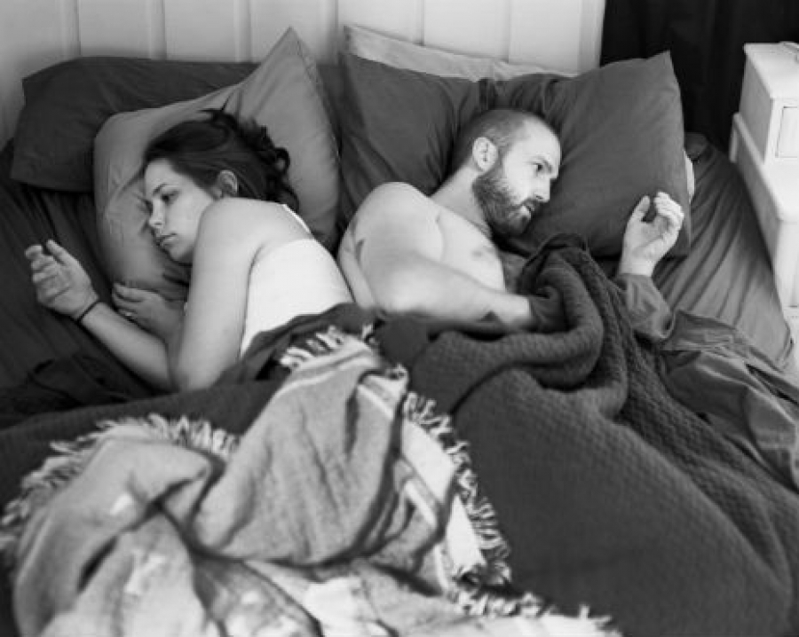Fotógrafo retrata nuestra triste obsesión con nuestros teléfonos