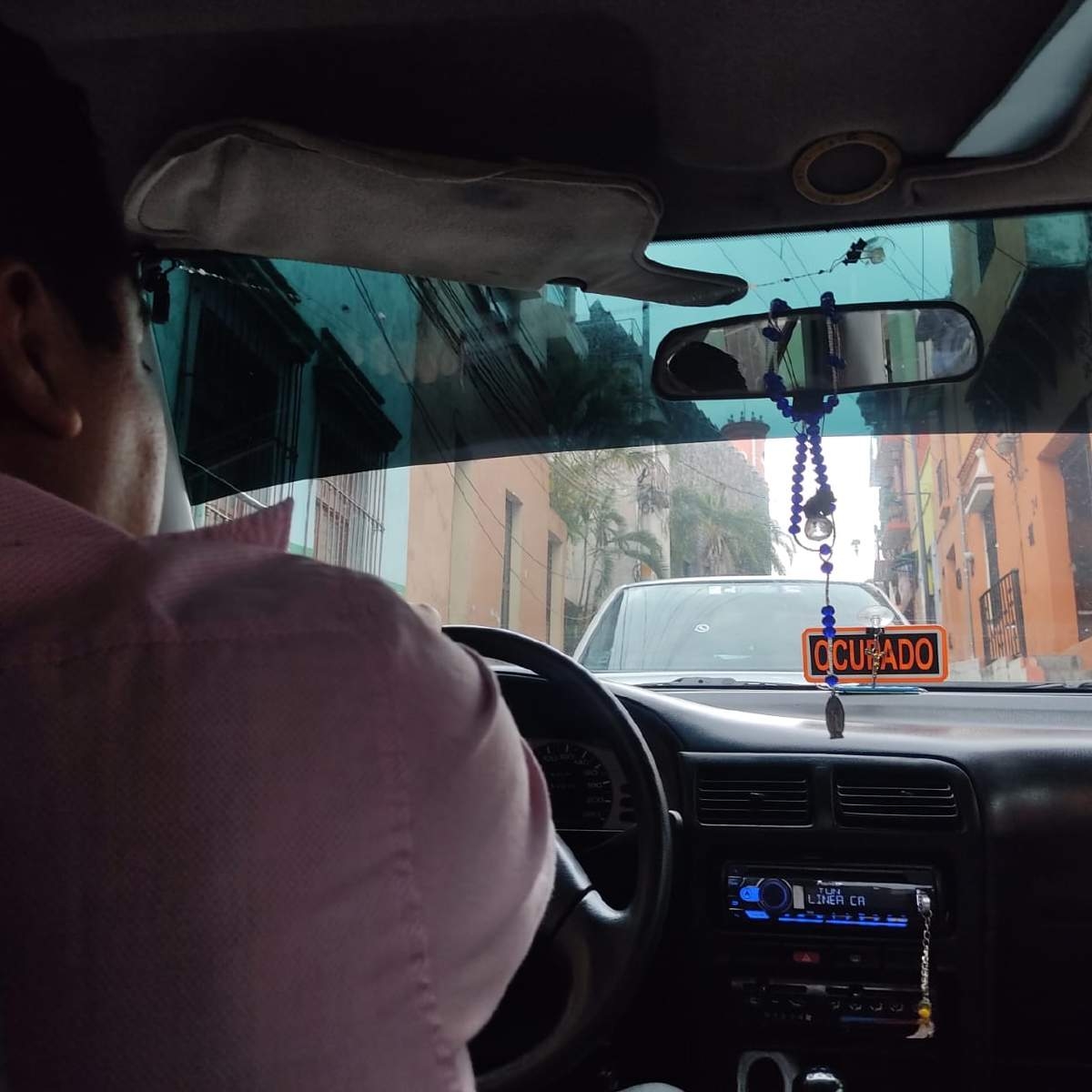 En el taxi se ve de todo