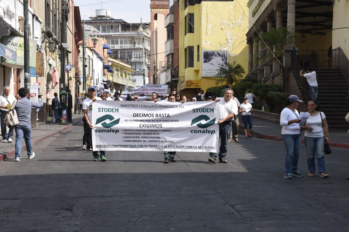 Académicos del Conalep realizan marcha