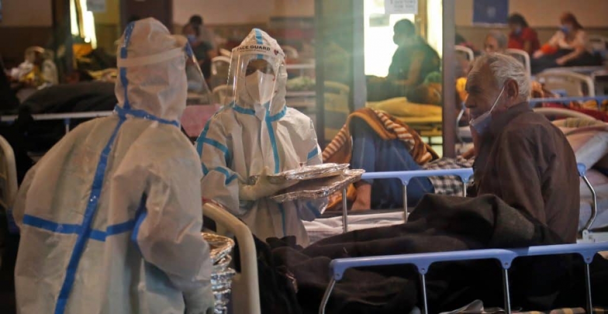 India bate récord mundial con casi 315 mil contagios de COVID-19 en un día