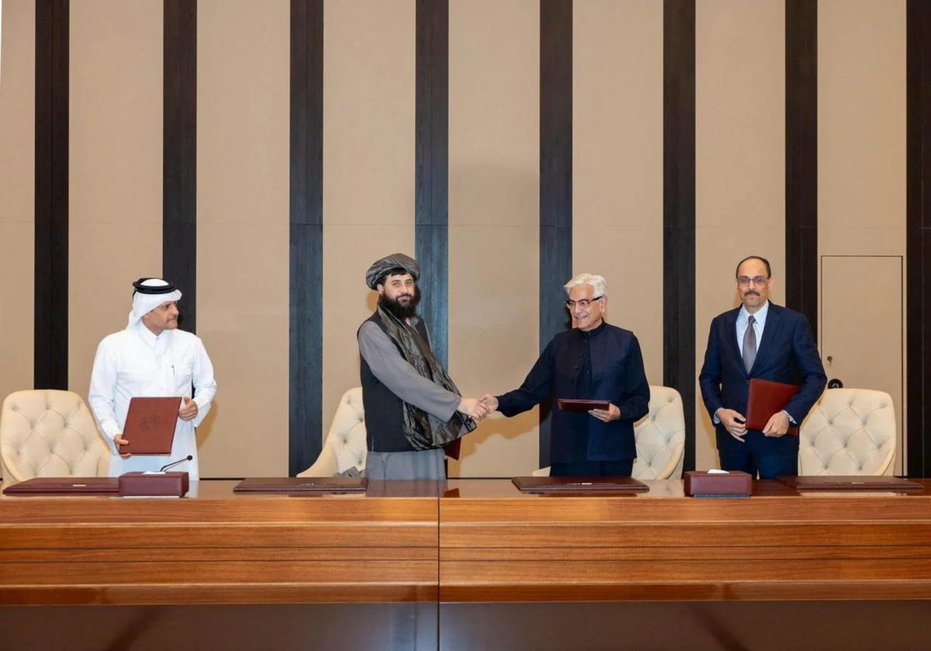 Afganistán y Pakistán acuerdan alto al fuego inmediato en Doha