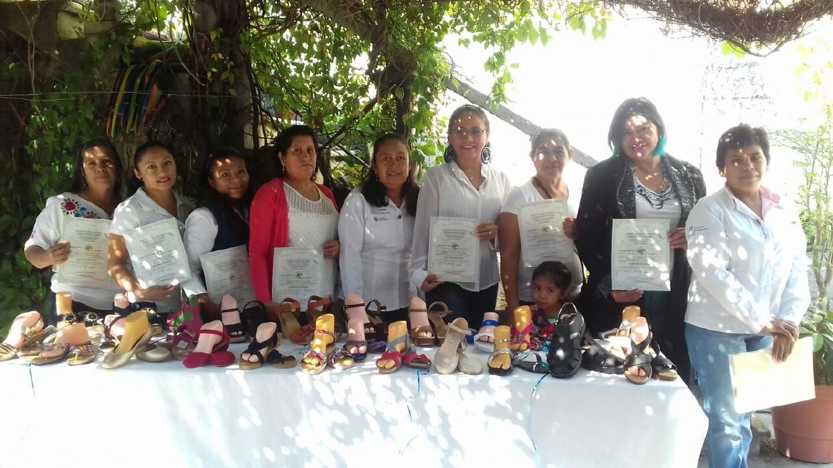 Clausuran curso de sandalias en el Icatmor de Tlaquiltenango