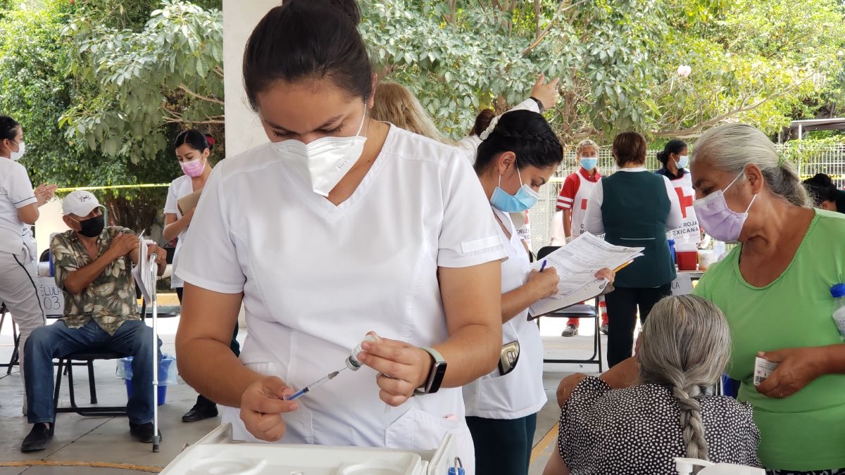 Reprograman vacunación en la zona poniente