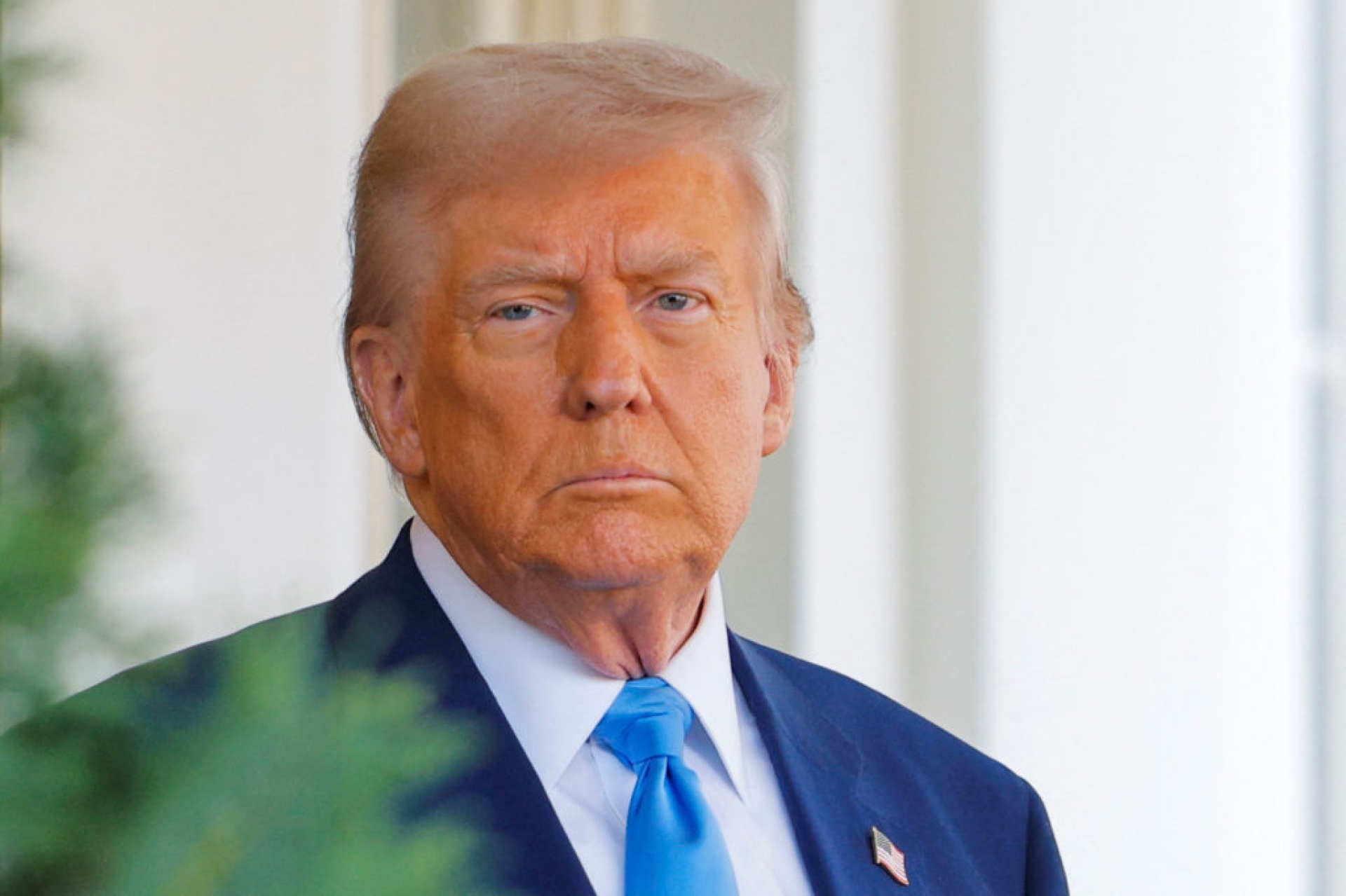 Trump asegura que los aranceles a Canadá y México ‘seguirán adelante’