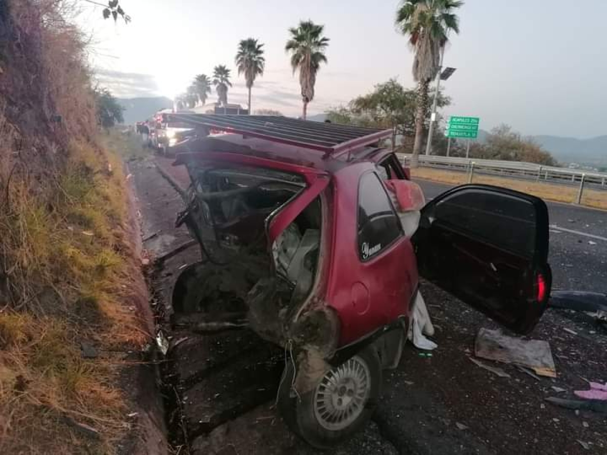 Carambola en la México-Acapulco deja tres muertos
